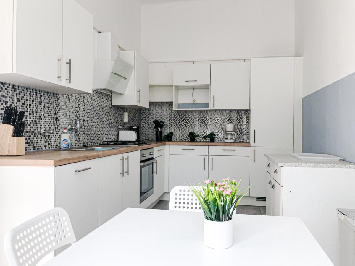 Commodious 2Br Apt. Near Akh-Perfect For Groups Wien Eksteriør bilde
