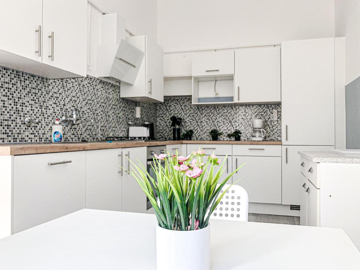 Commodious 2Br Apt. Near Akh-Perfect For Groups Wien Eksteriør bilde